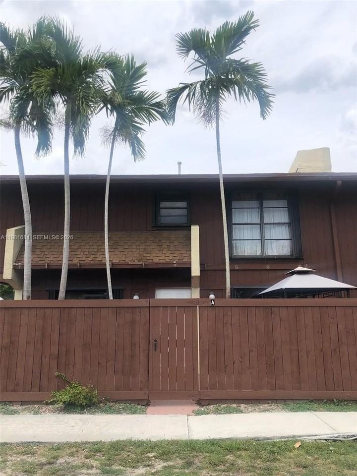 7114 Sw 114th Pl #A - Photo 2 of 20