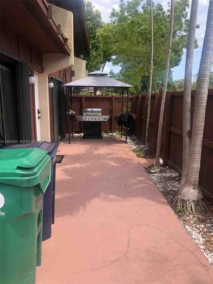 7114 Sw 114th Pl #A - Photo 4 of 20