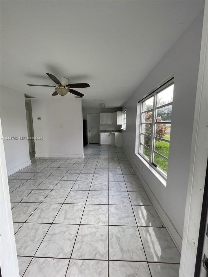 5751 Sw 38th Ct - Photo 5 of 48