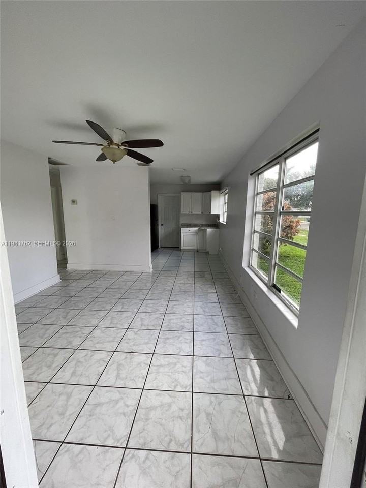 5751 Sw 38th Ct - Photo 6 of 48