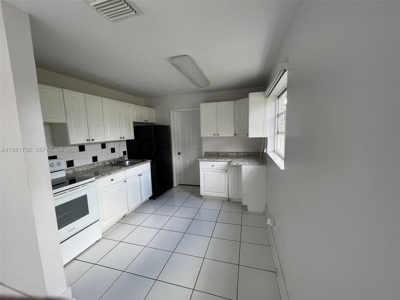 5751 Sw 38th Ct - Photo 7 of 48