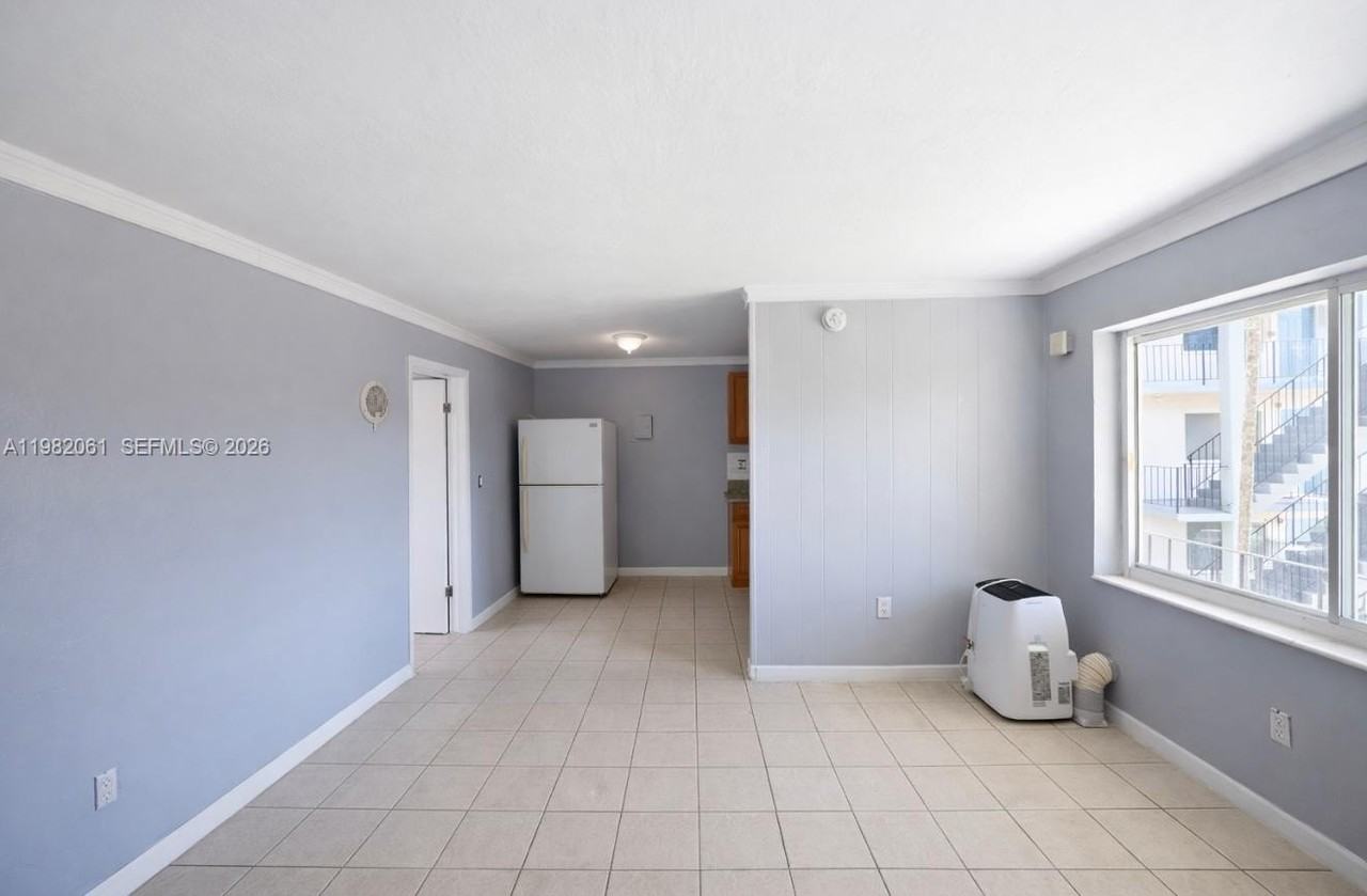 6337 W Flagler St #18 - Photo 4 of 9