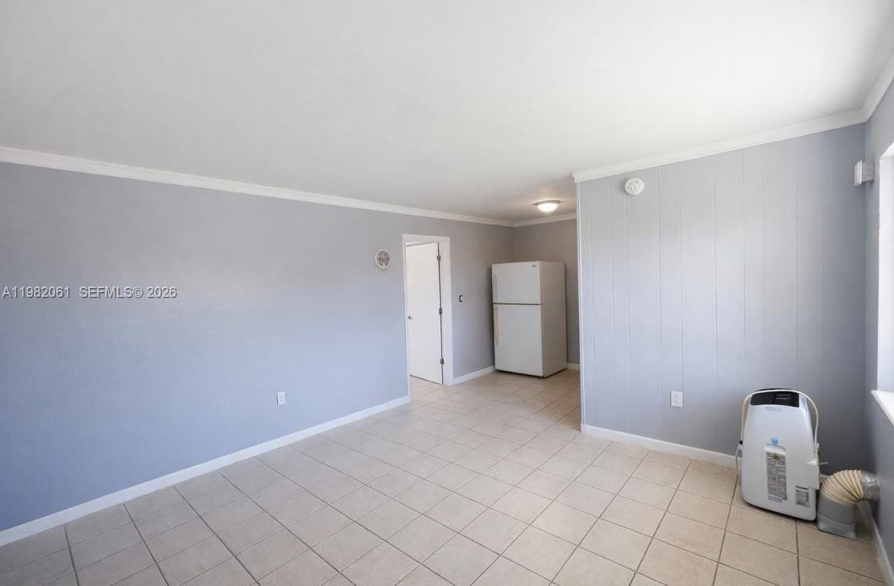 6337 W Flagler St #18 - Photo 5 of 9