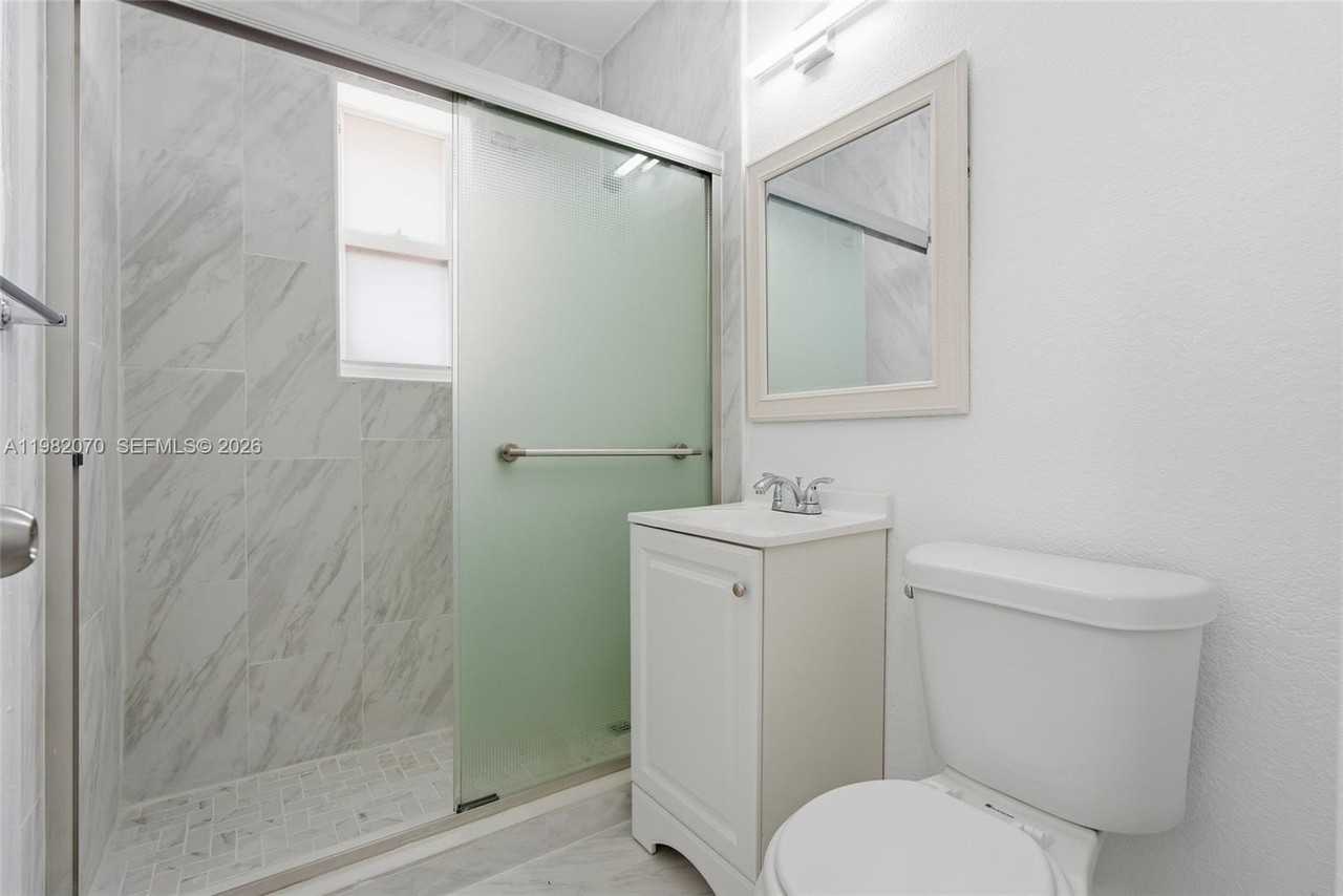 8430 Crespi Blvd #8420 - Photo 4 of 18