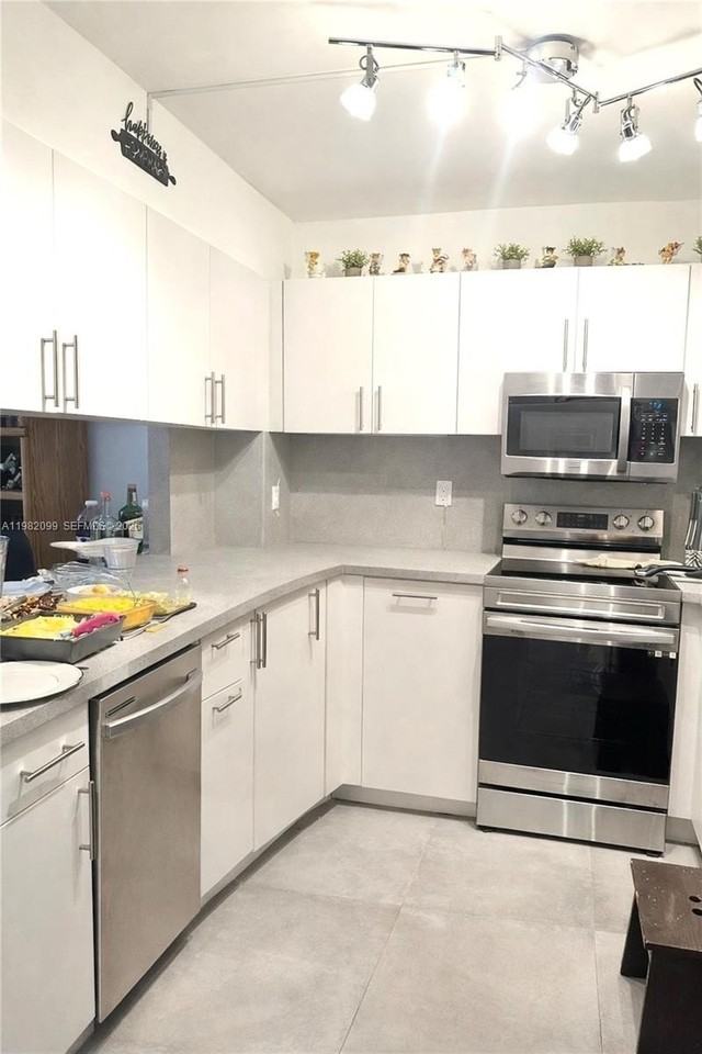 10073 Sw 77th Ct #0 - Photo 3 of 12