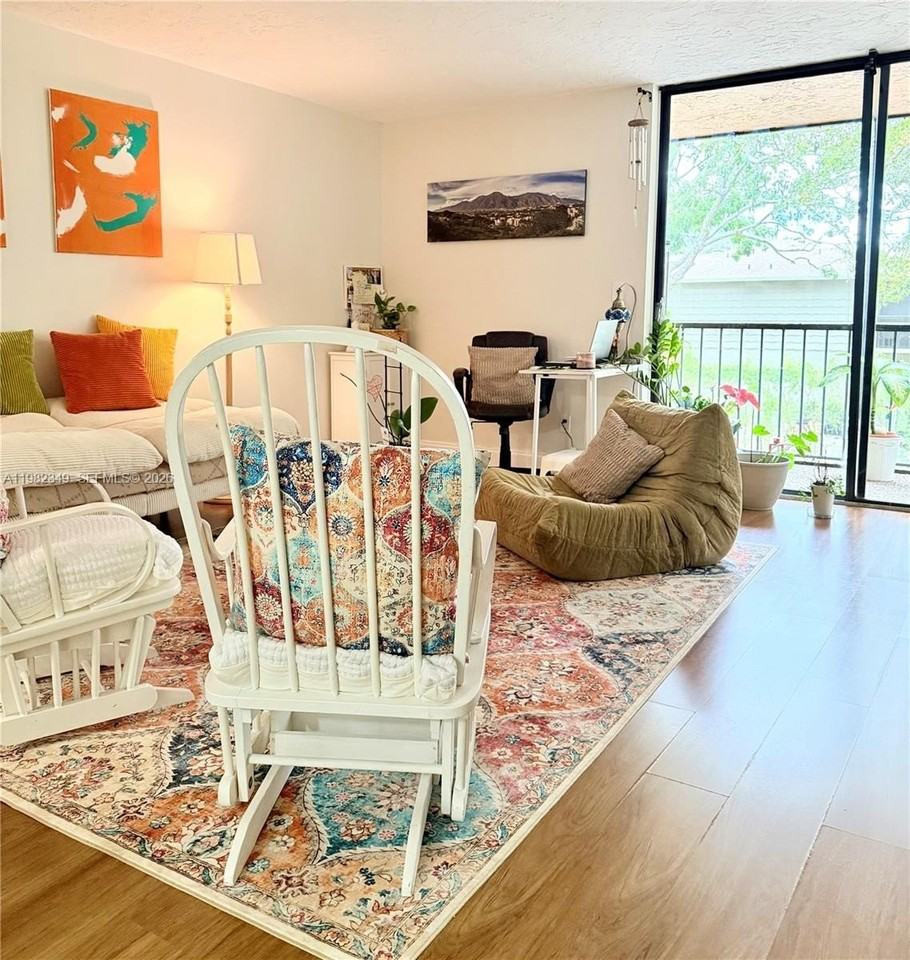 450 Commodore Dr #214 - Photo 2 of 14