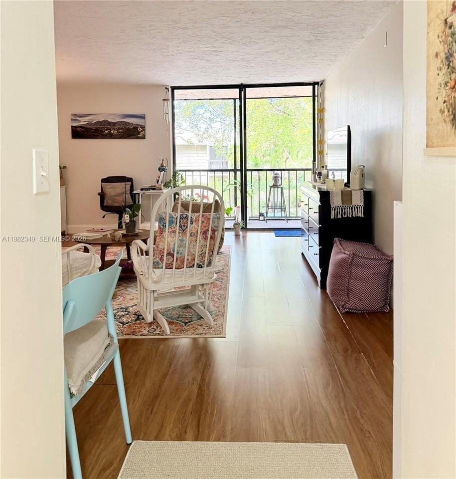 450 Commodore Dr #214 - Photo 4 of 14