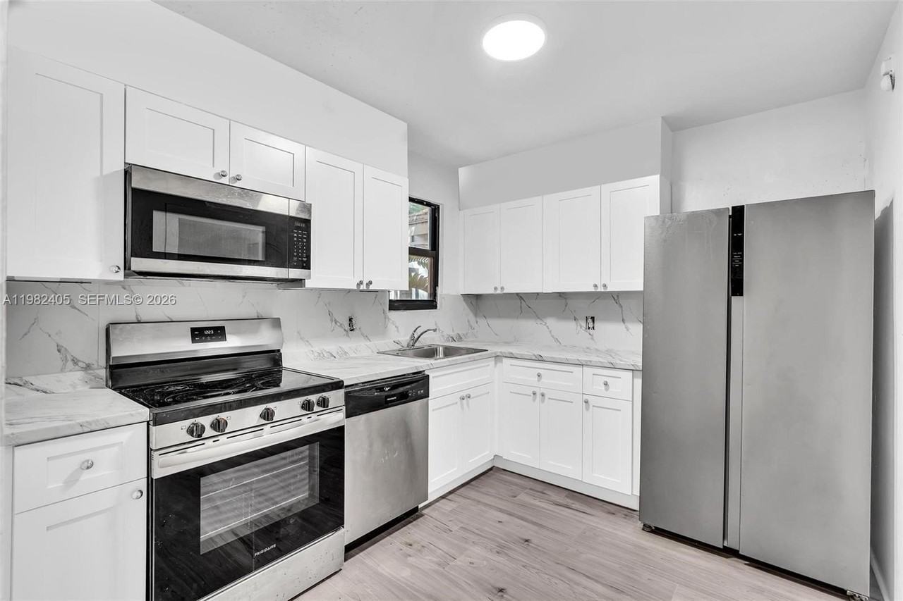 118 Nw 44th St #2 - Photo 2 of 20