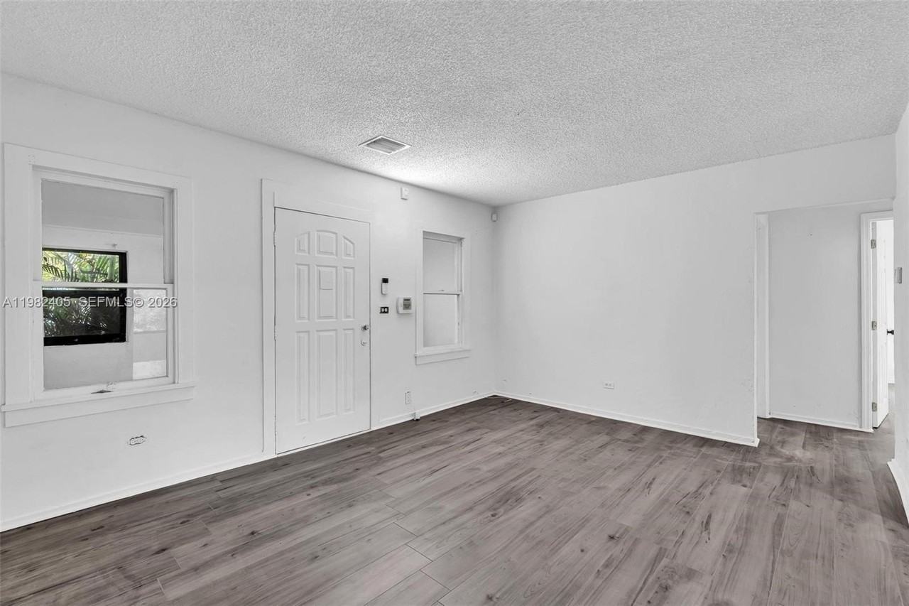 118 Nw 44th St #2 - Photo 4 of 20