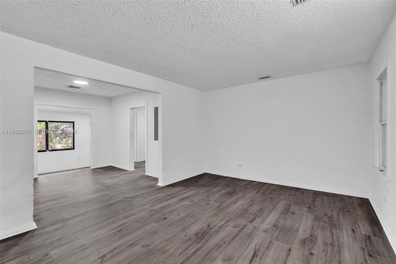 118 Nw 44th St #2 - Photo 6 of 20