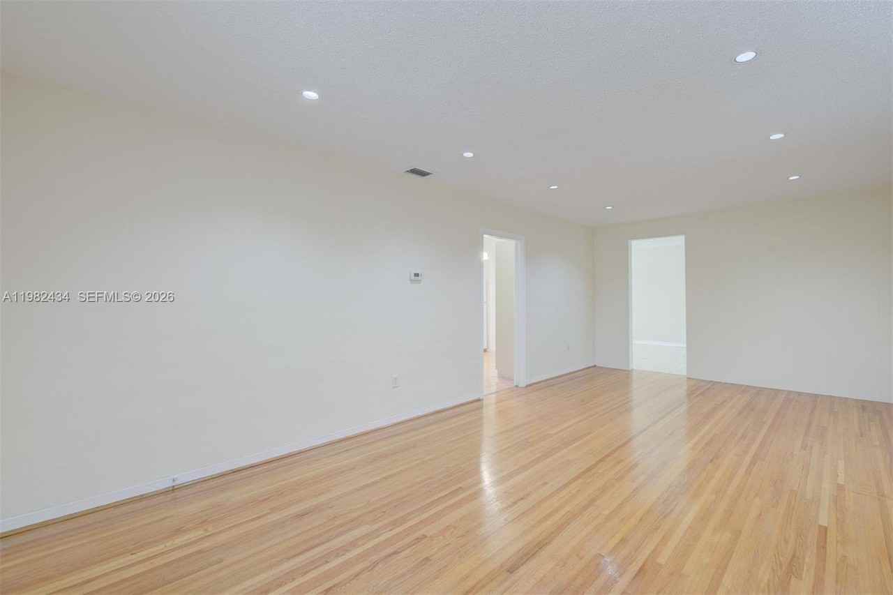 229 Candia Ave - Photo 5 of 42