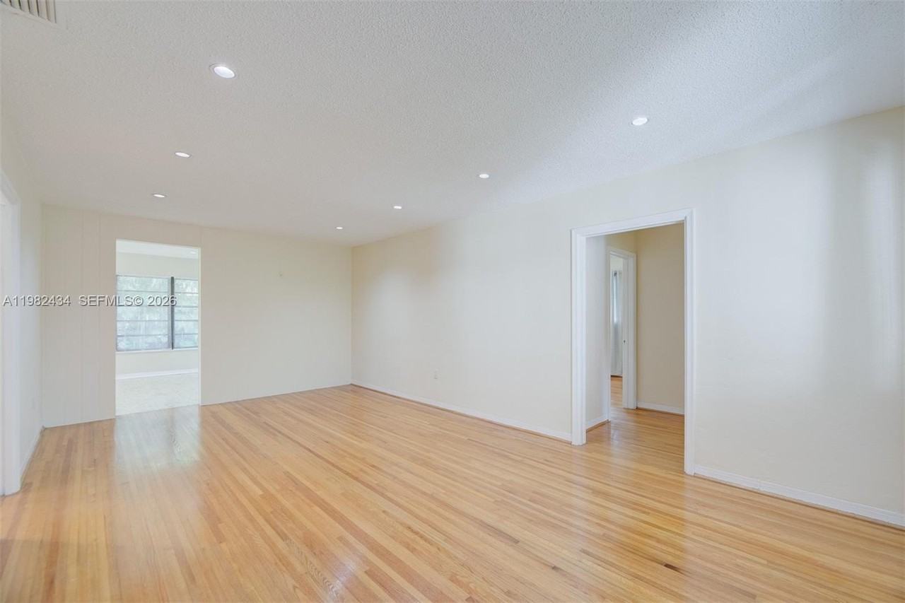 229 Candia Ave - Photo 6 of 42