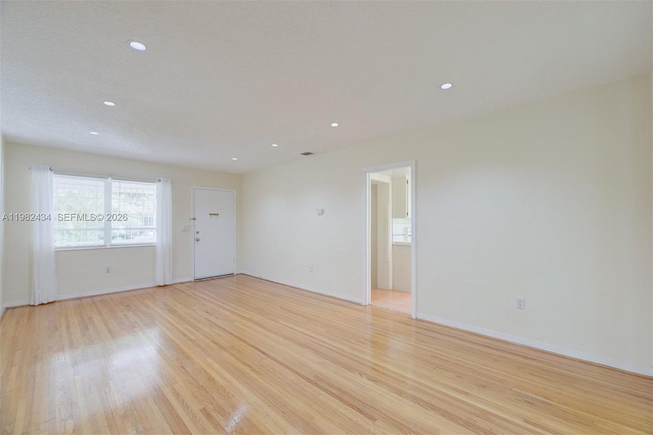 229 Candia Ave - Photo 7 of 42