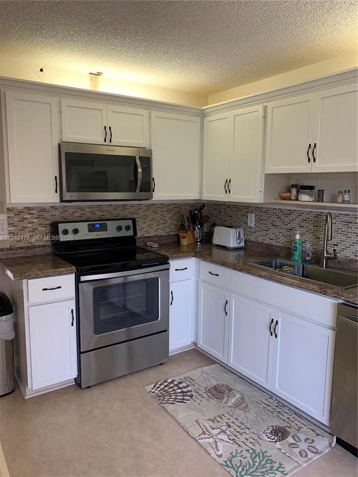 8042 Se Villa Cir #8042 - Photo 4 of 12