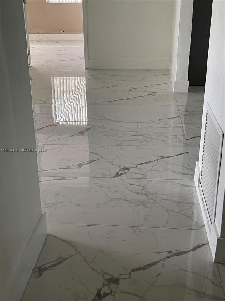 881 Ne 156th Ter - Photo 4 of 13