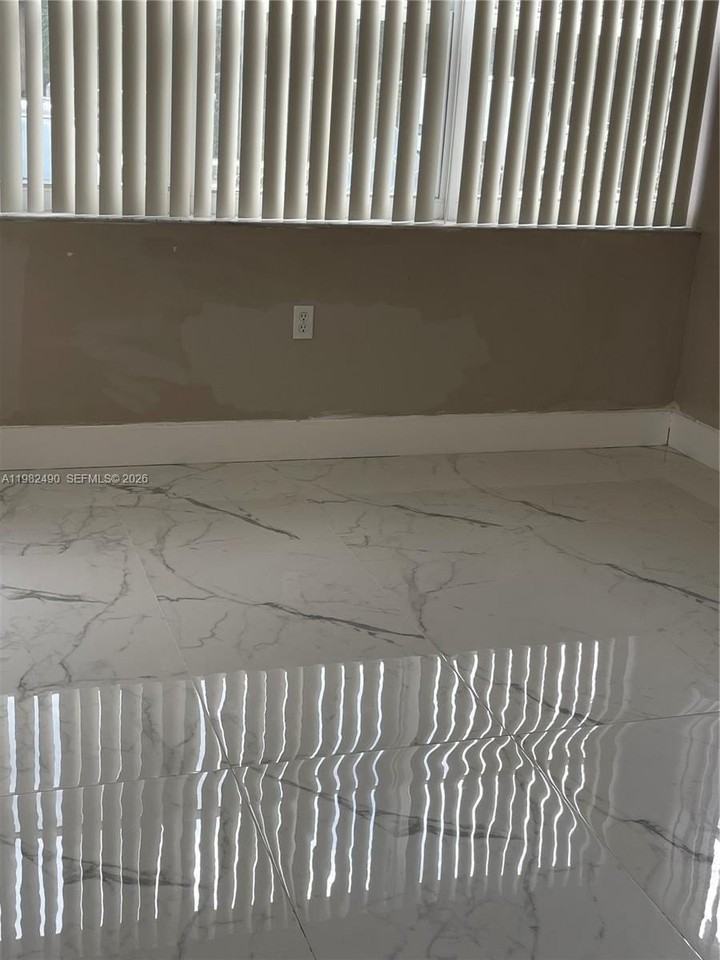 881 Ne 156th Ter - Photo 6 of 13