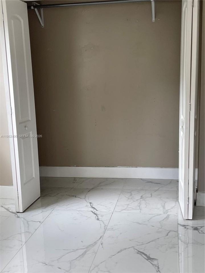 881 Ne 156th Ter - Photo 7 of 13