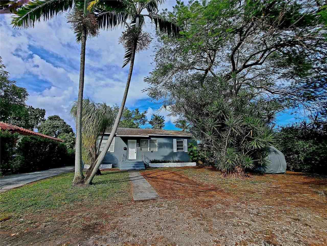 335 Nw 102nd St - Photo 3 of 22