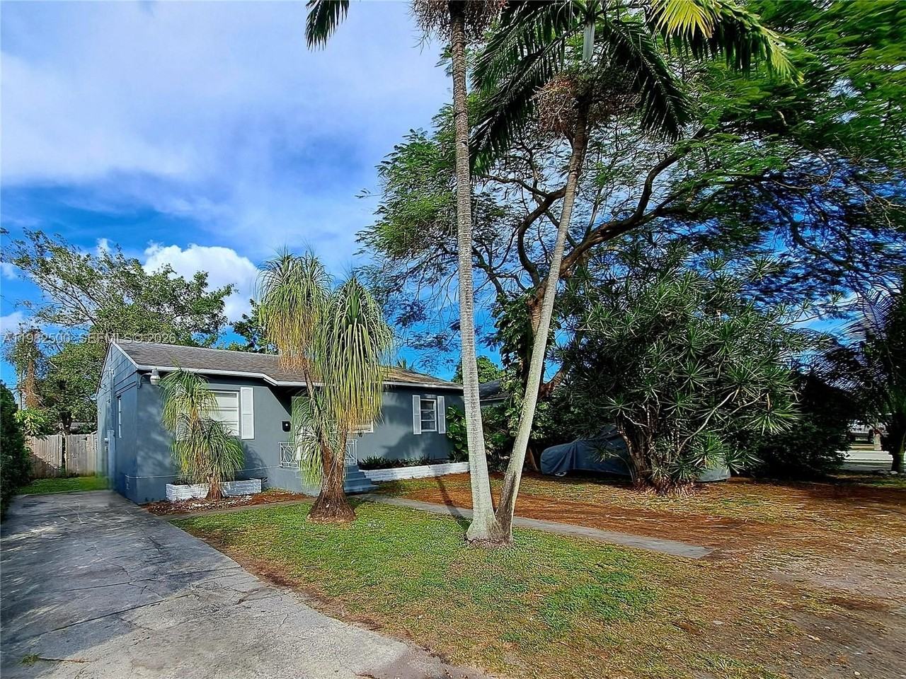 335 Nw 102nd St - Photo 4 of 22