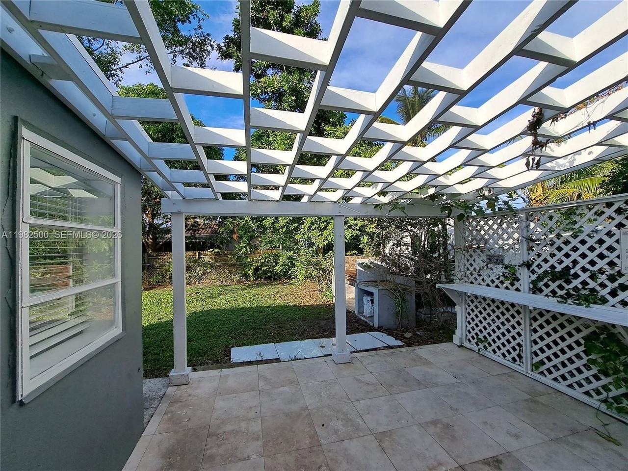 335 Nw 102nd St - Photo 7 of 22