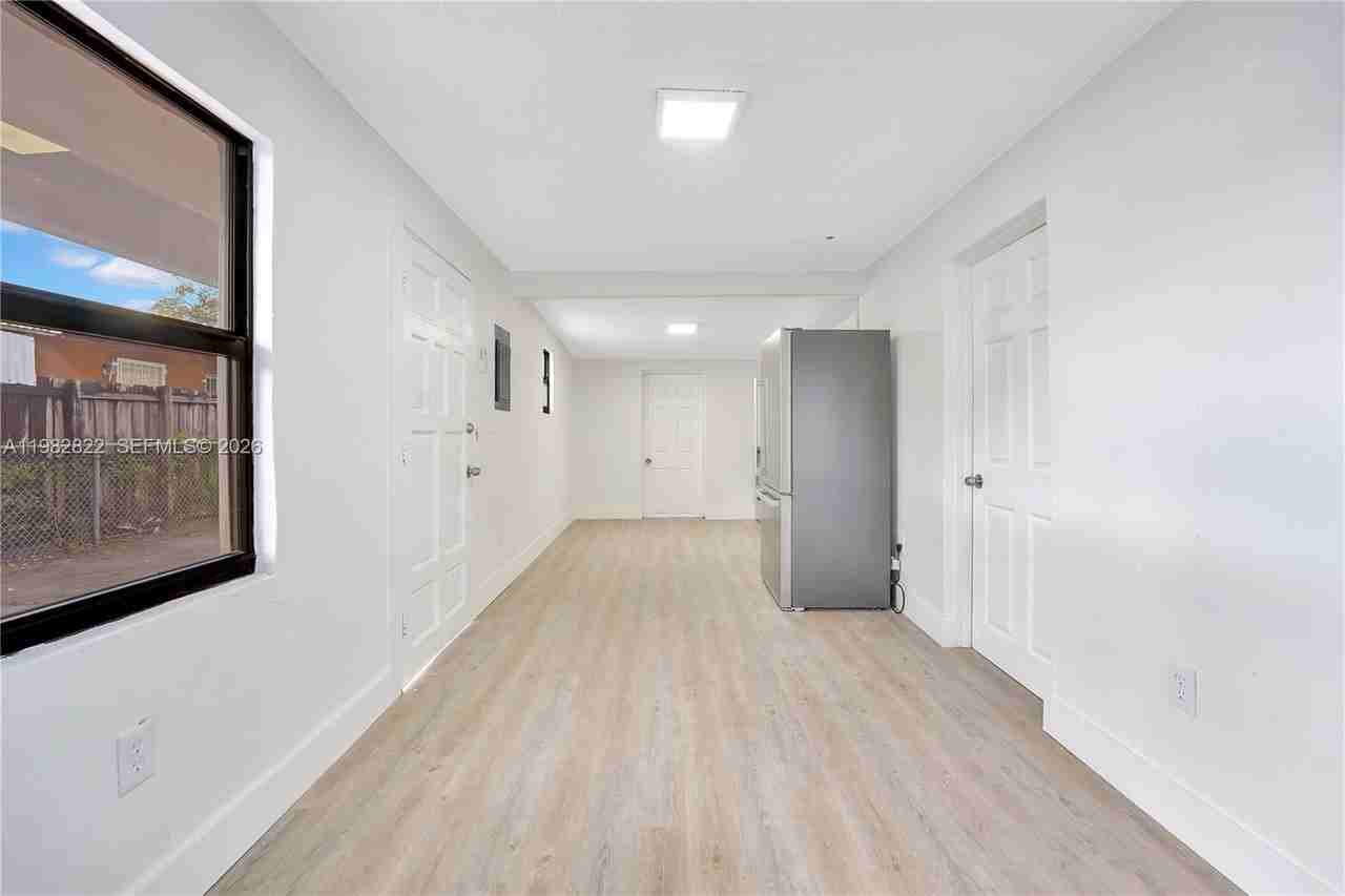 2428 Nw 28th St #REAR - Photo 4 of 12