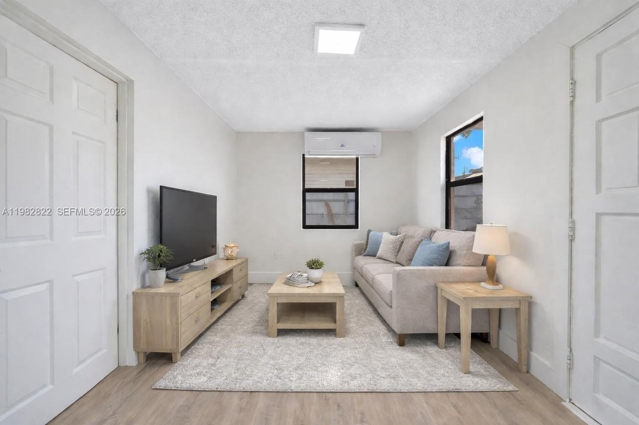 2428 Nw 28th St #REAR - Photo 6 of 12