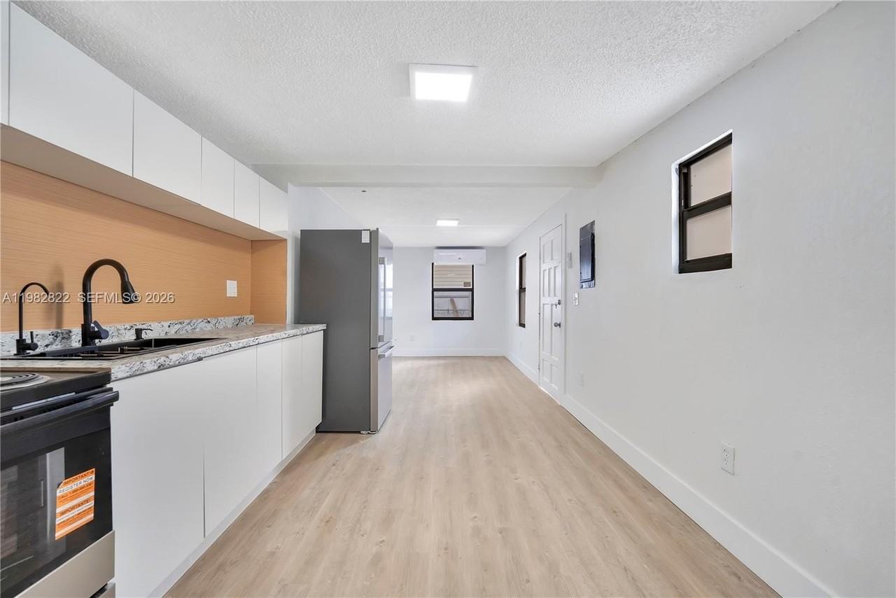 2428 Nw 28th St #REAR - Photo 7 of 12