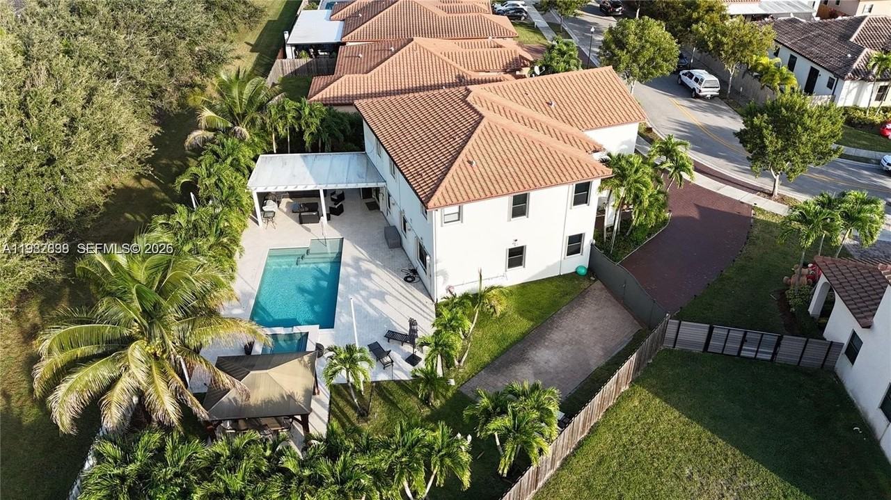 3461 Se 1st St - Photo 6 of 50