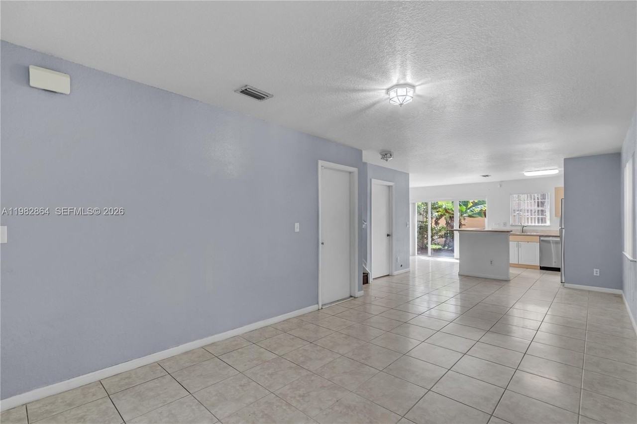 2400 Sw 87th Way #NA - Photo 6 of 36