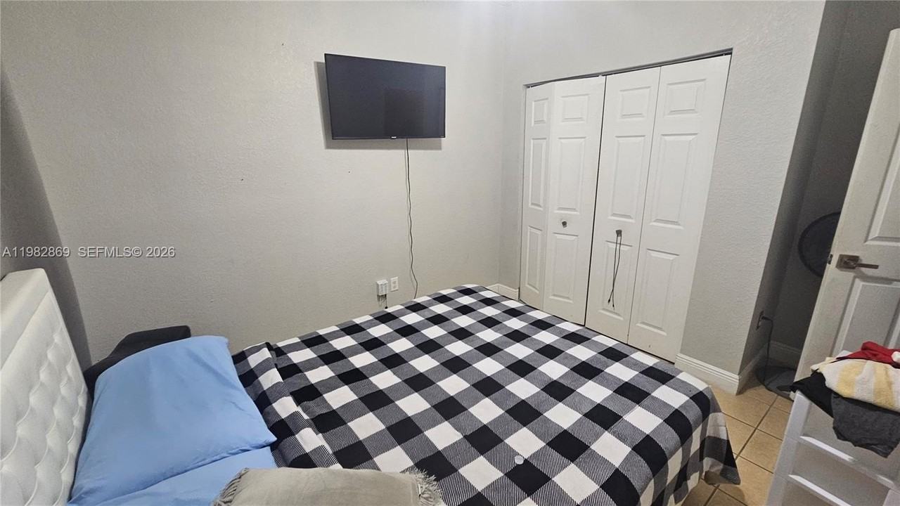 3520 Ne 3rd Dr - Photo 2 of 17