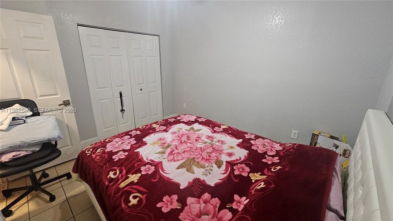 3520 Ne 3rd Dr - Photo 4 of 17