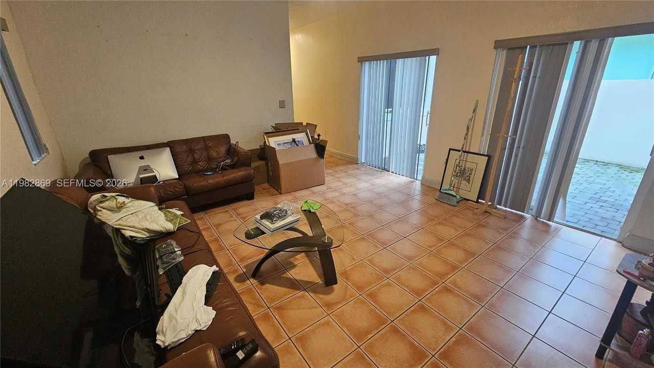 3520 Ne 3rd Dr - Photo 5 of 17