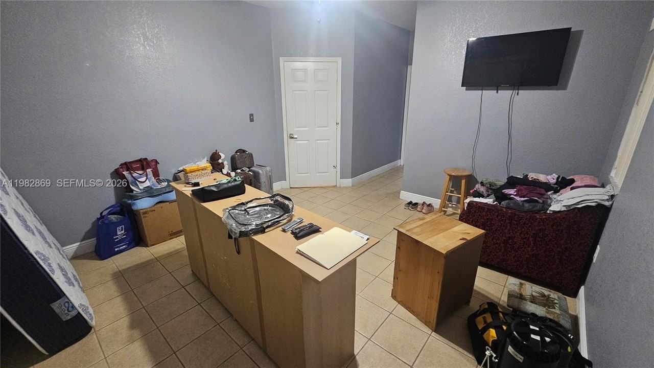 3520 Ne 3rd Dr - Photo 6 of 17