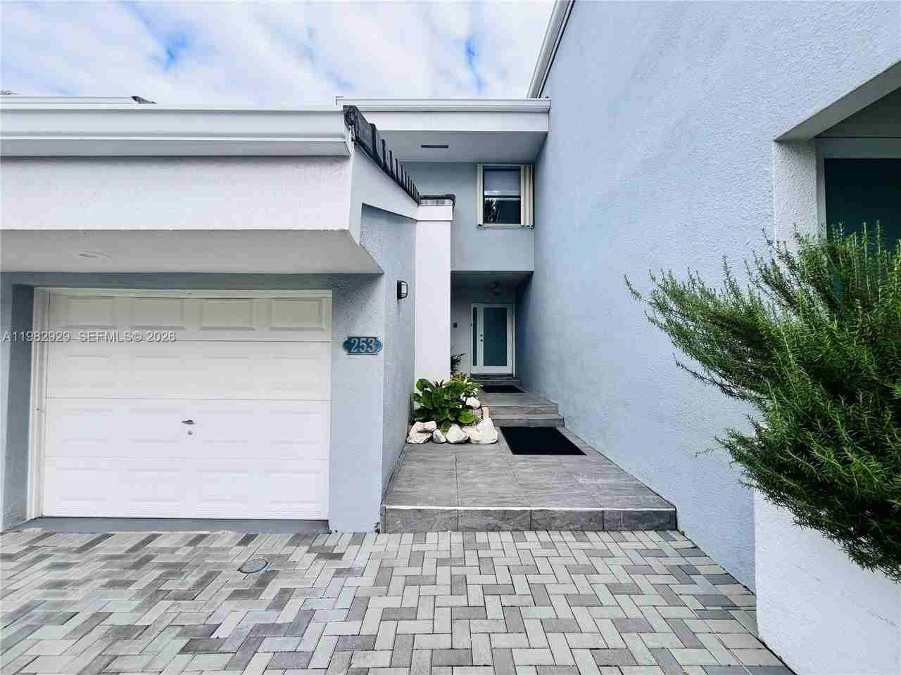 253 Poinciana Dr #603 - Photo 3 of 40