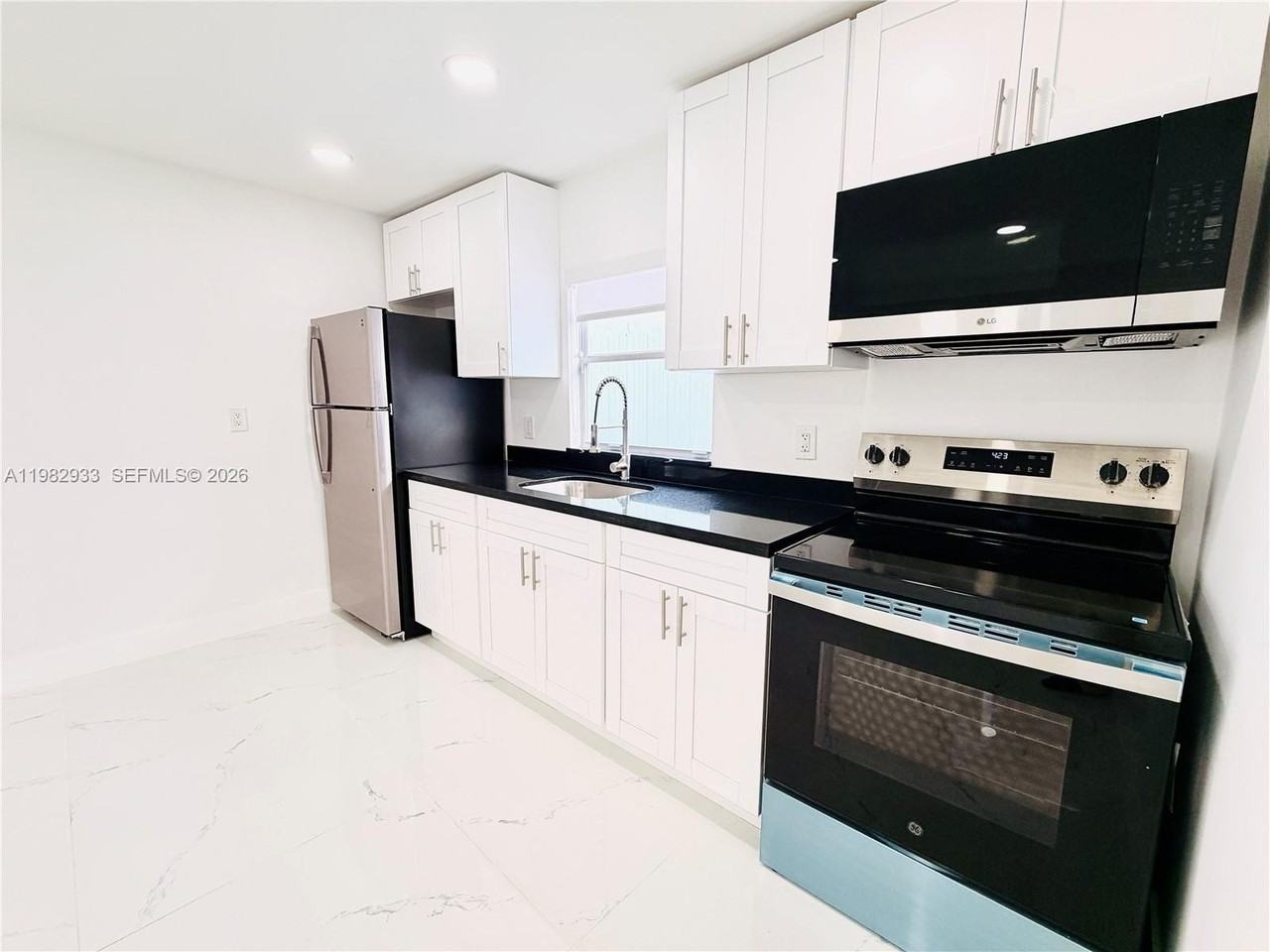 3354 Nw 50th St #3 - Photo 6 of 12