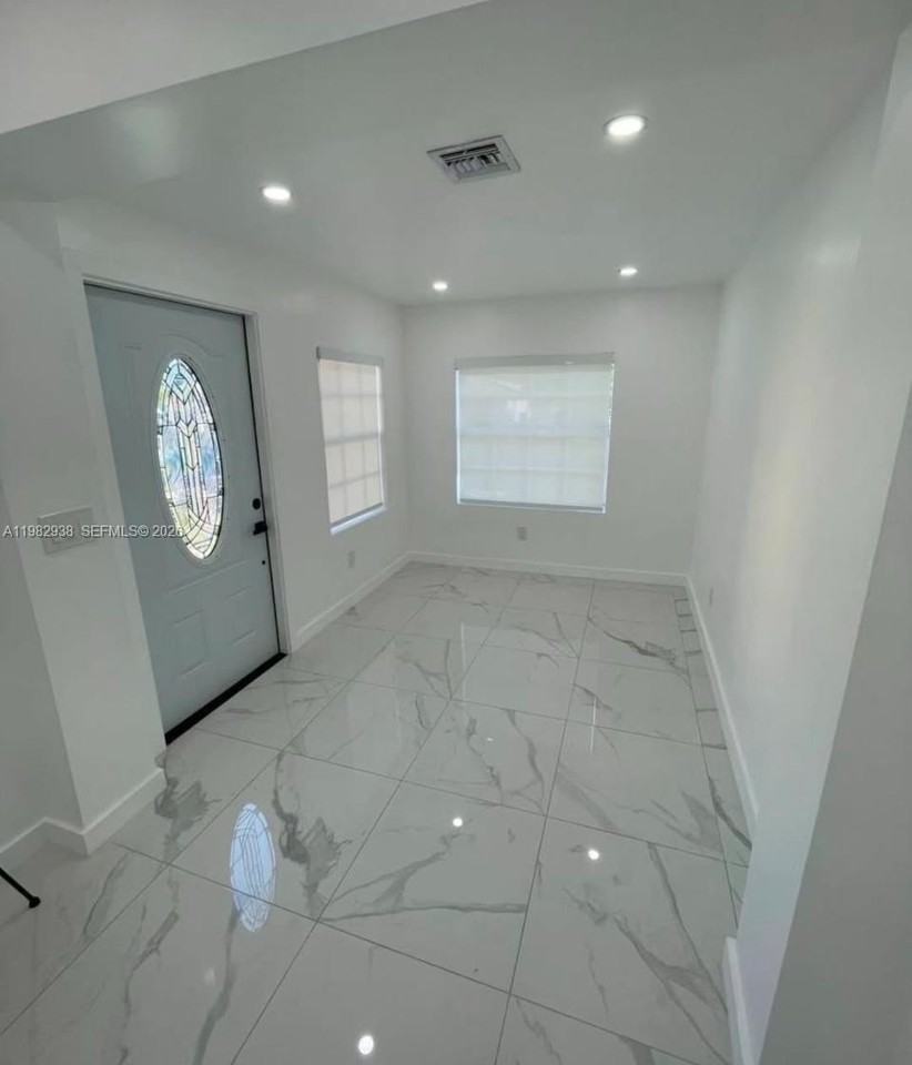 3161 Nw 31st St #3161 - Photo 4 of 10