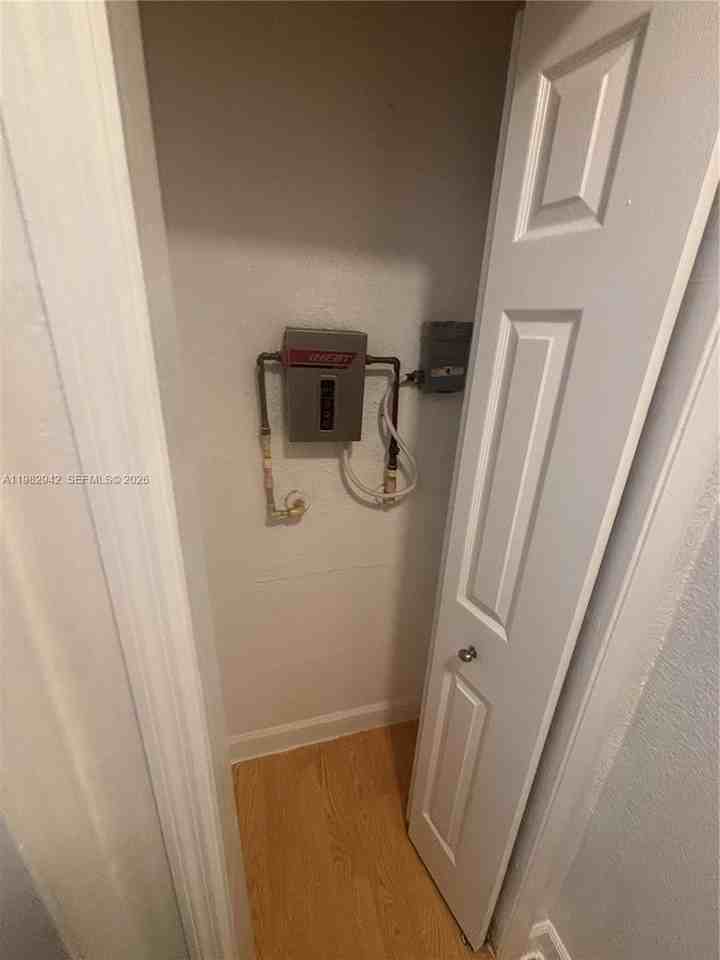 300 Sw 4th Ct #9 - Photo 3 of 6