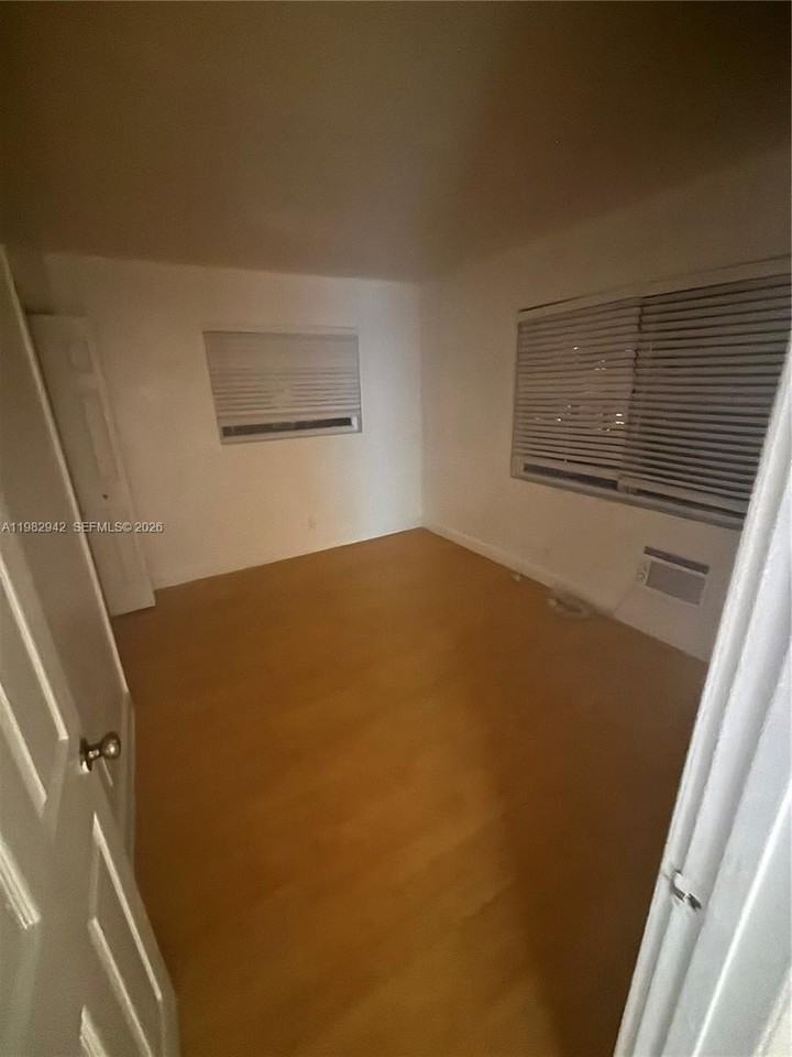 300 Sw 4th Ct #9 - Photo 4 of 6