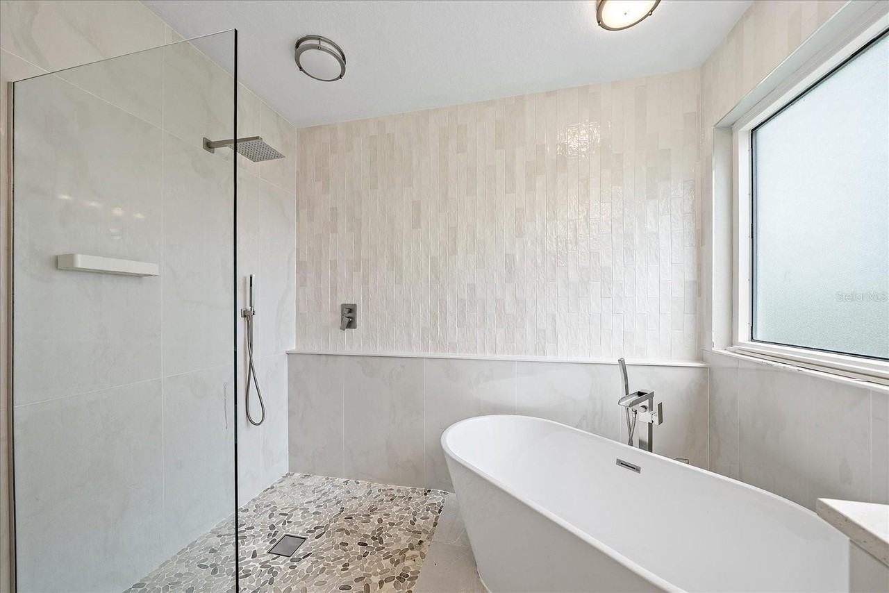 8328 Haven Harbour Way - Photo 5 of 43