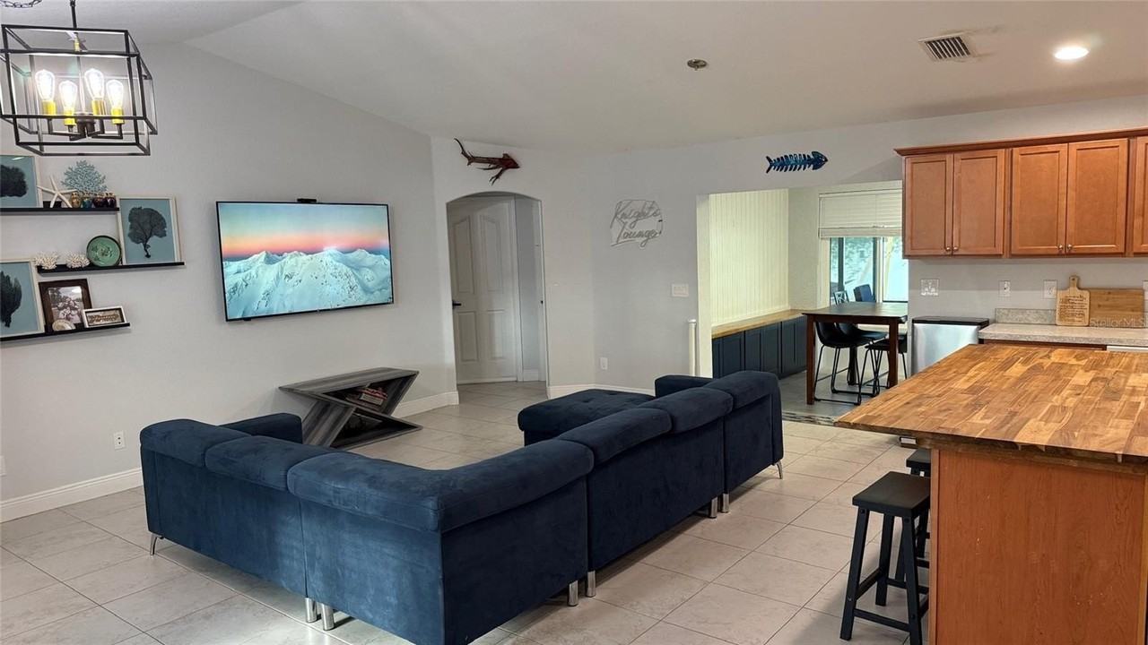 3195 Mayflower Ter - Photo 7 of 25