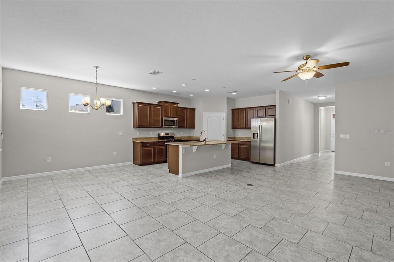 405 E Freesia Ct - Photo 5 of 24