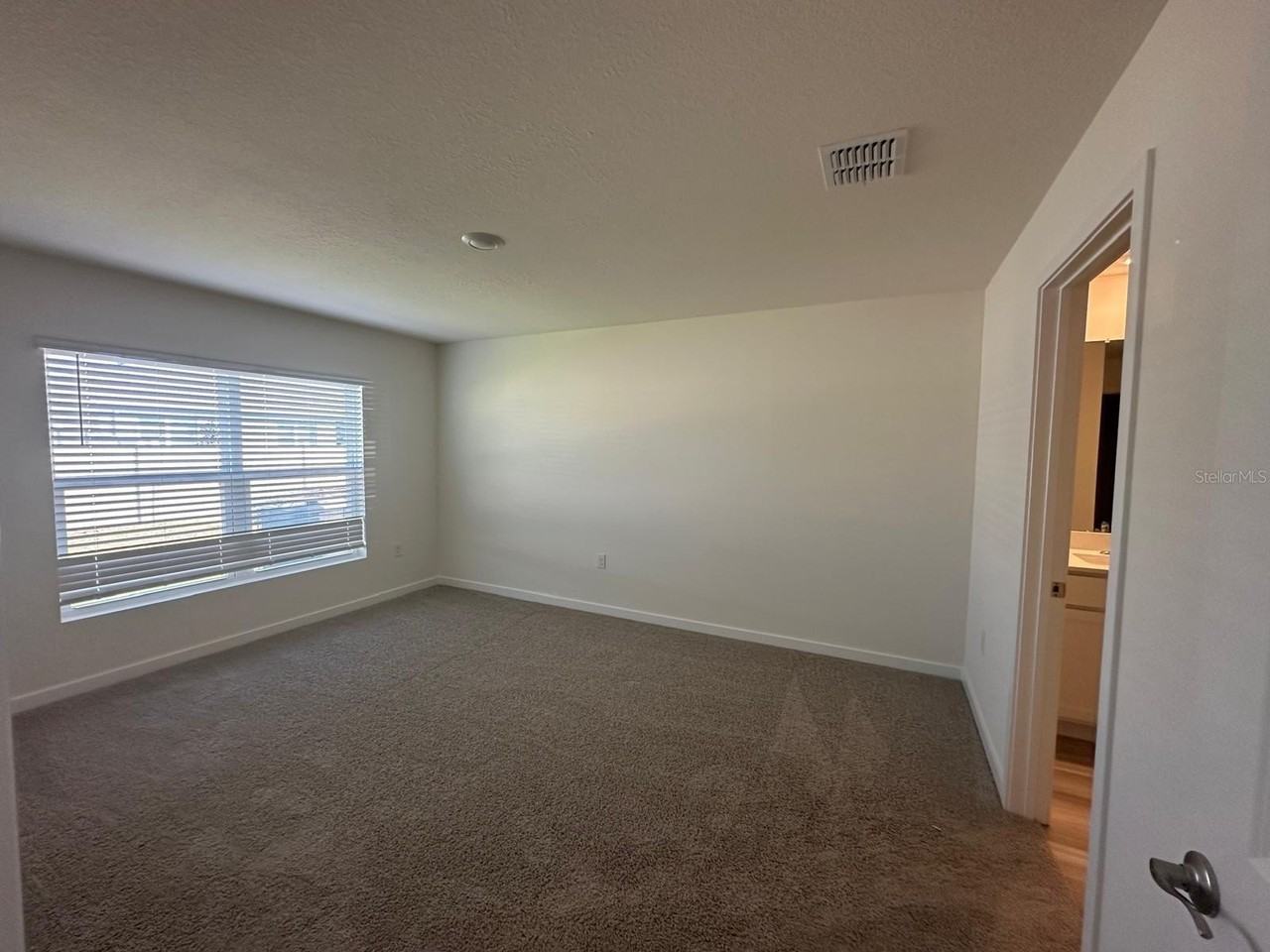 4697 Sw 89th St - Photo 6 of 11