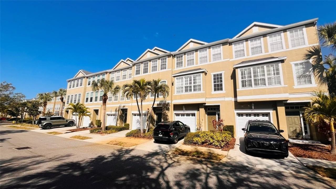 2915 Pointeview Dr - Photo 2 of 30