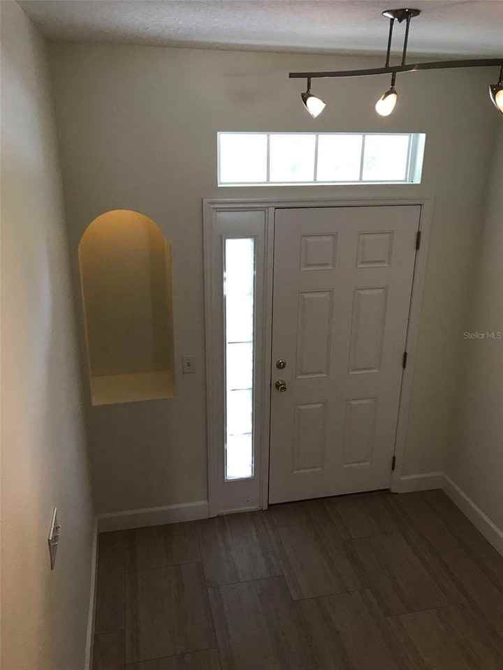 2915 Pointeview Dr - Photo 3 of 30