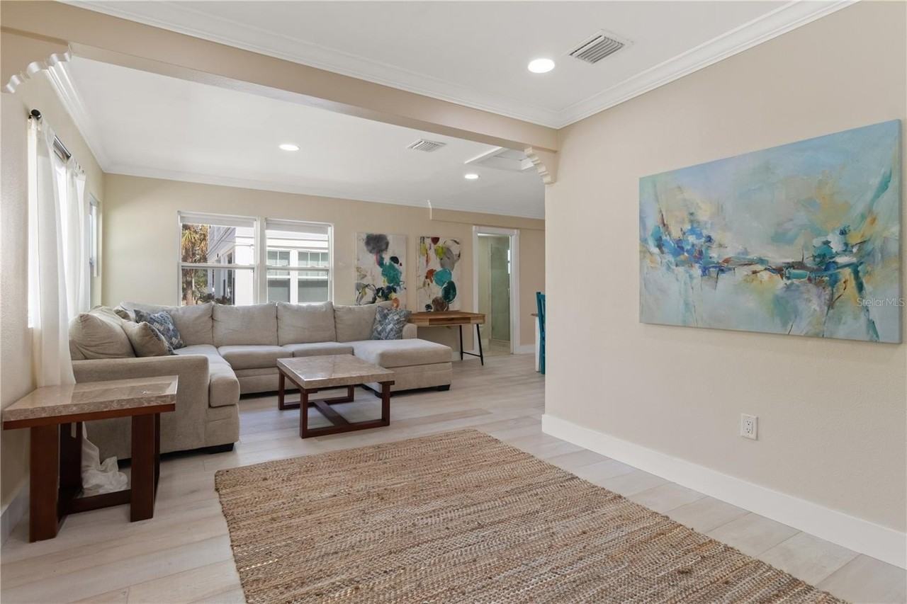 609 N Osceola Ave - Photo 3 of 21