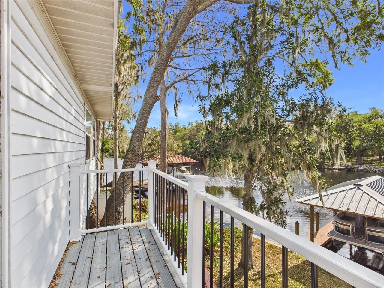 11202 Winn Rd - Photo 4 of 50