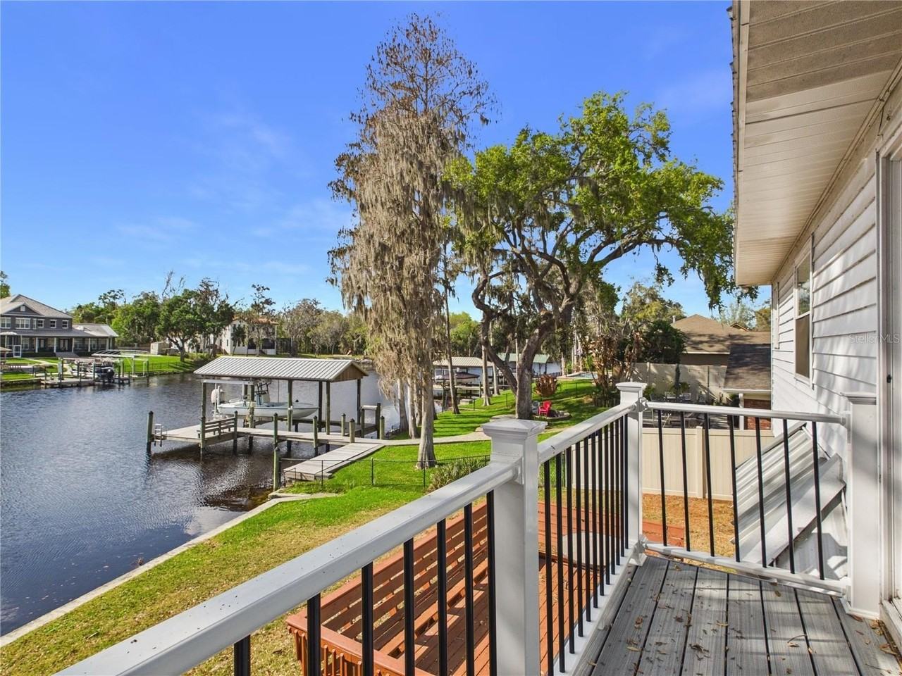 11202 Winn Rd - Photo 6 of 50