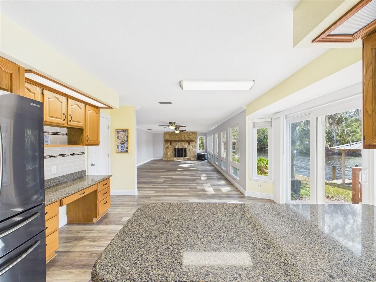 11202 Winn Rd - Photo 7 of 50