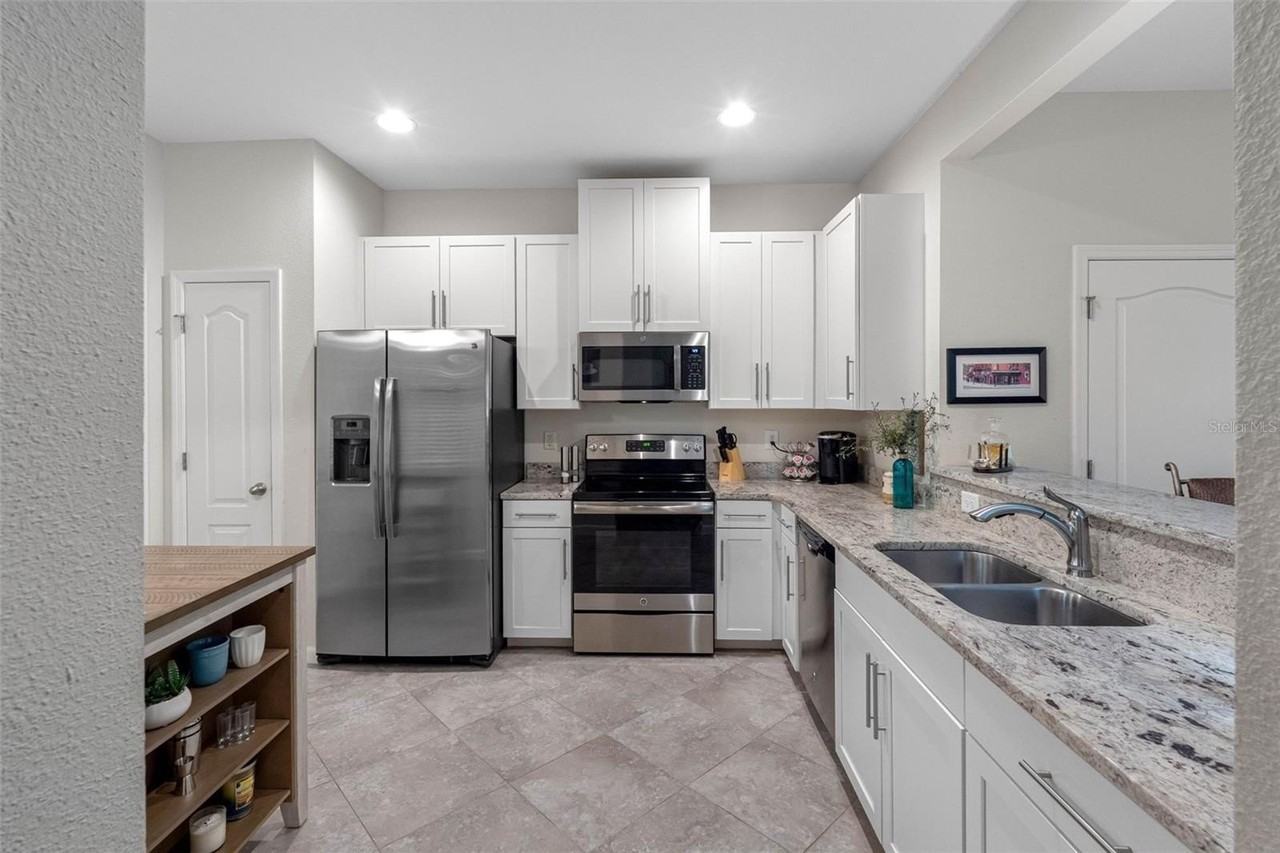 5167 Bay Isle Cir - Photo 5 of 50