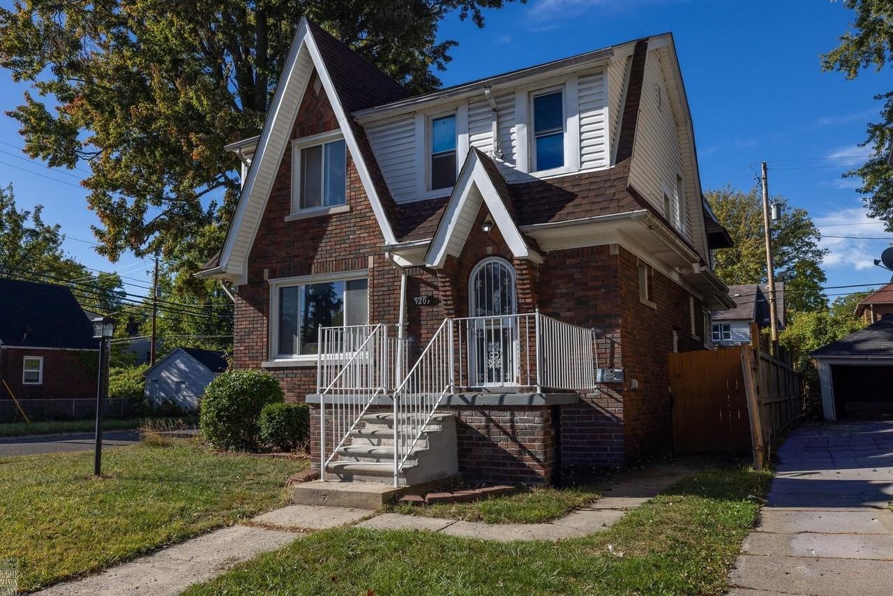 5203 Devonshire Rd - Photo 2 of 37